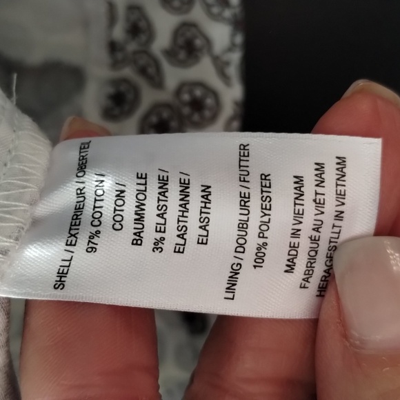 Adrianna Papell crop pants size 8 gray red floral print  back seam with pockets - Picture 11 of 12